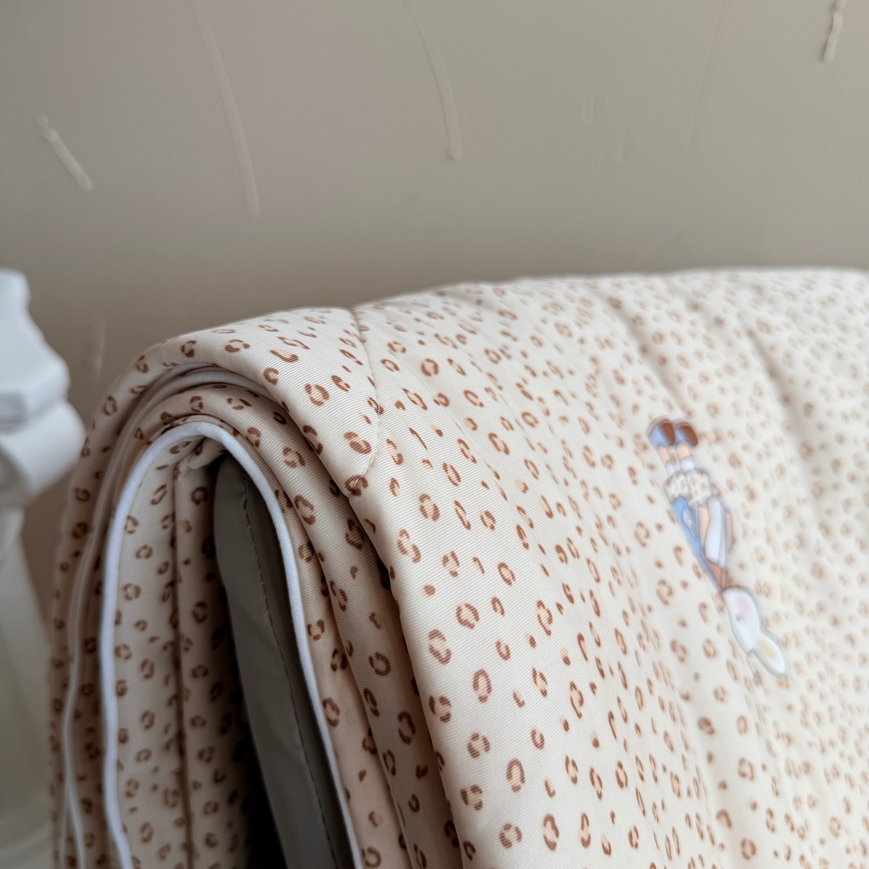 91家纺网 家纺一手货源 找家纺 莱豫家纺 2026春夏新款A类凉感小冰皮夏凉被夏被空调被 豹纹小兔