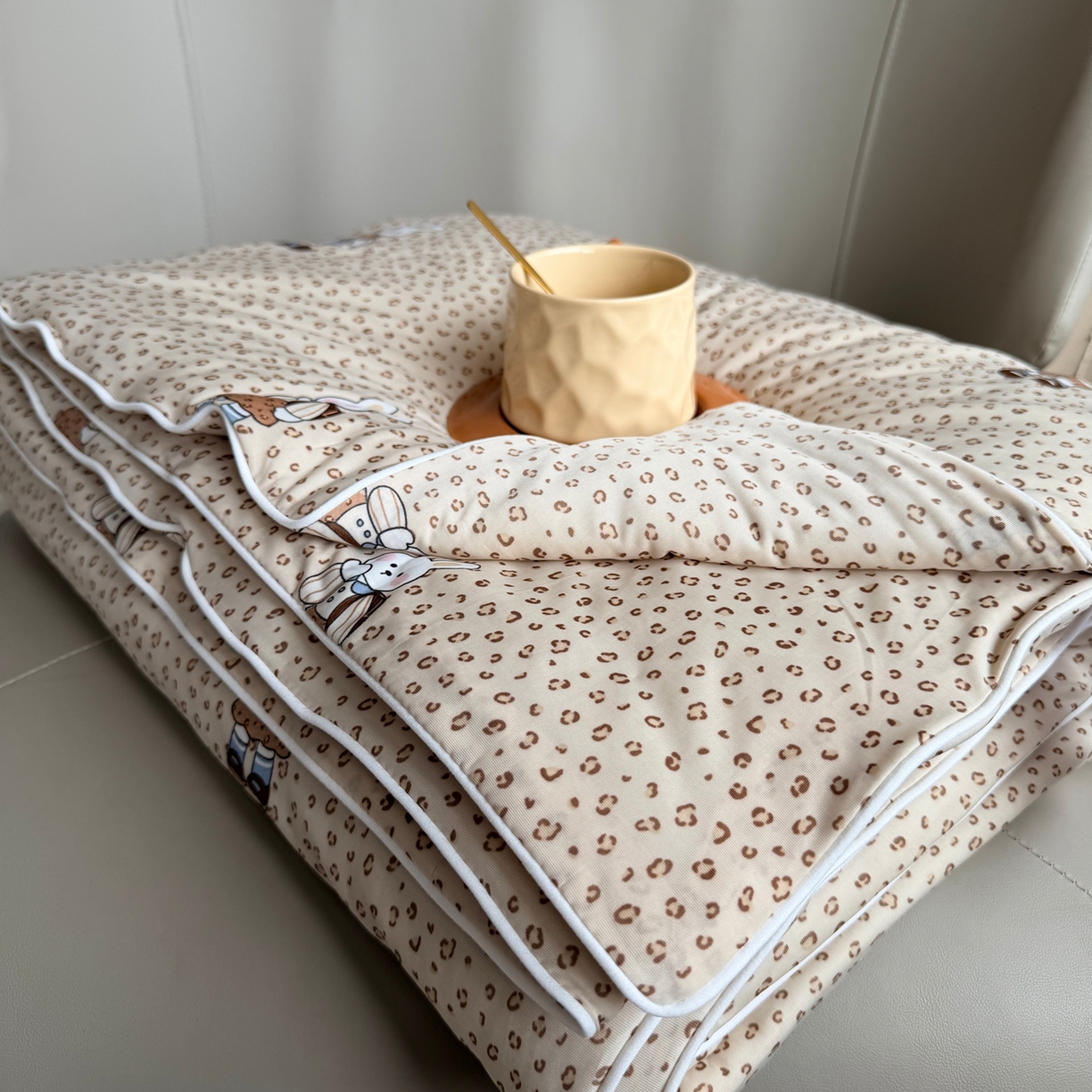 91家纺网 家纺一手货源 找家纺 莱豫家纺 2026春夏新款A类凉感小冰皮夏凉被夏被空调被 豹纹小兔