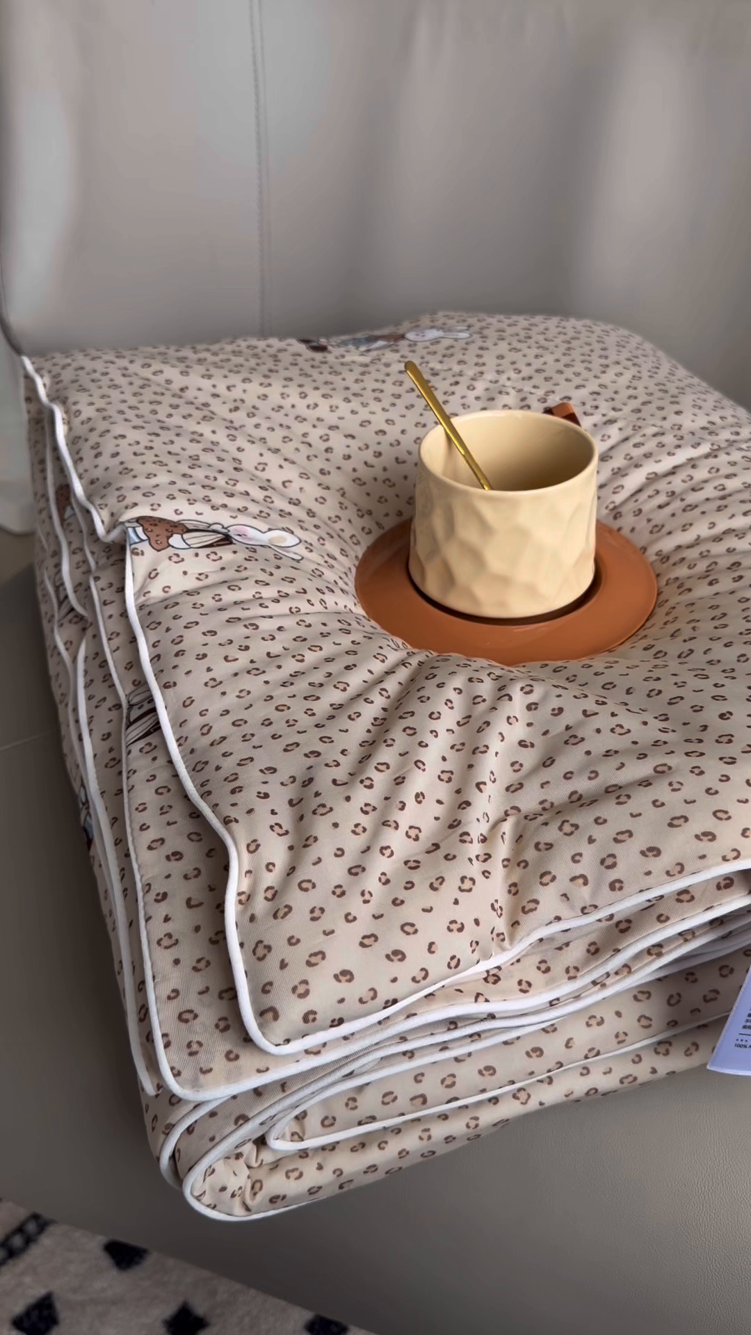 91家纺网 家纺一手货源 找家纺 莱豫家纺 2026春夏新款A类凉感小冰皮夏凉被夏被空调被 豹纹小兔