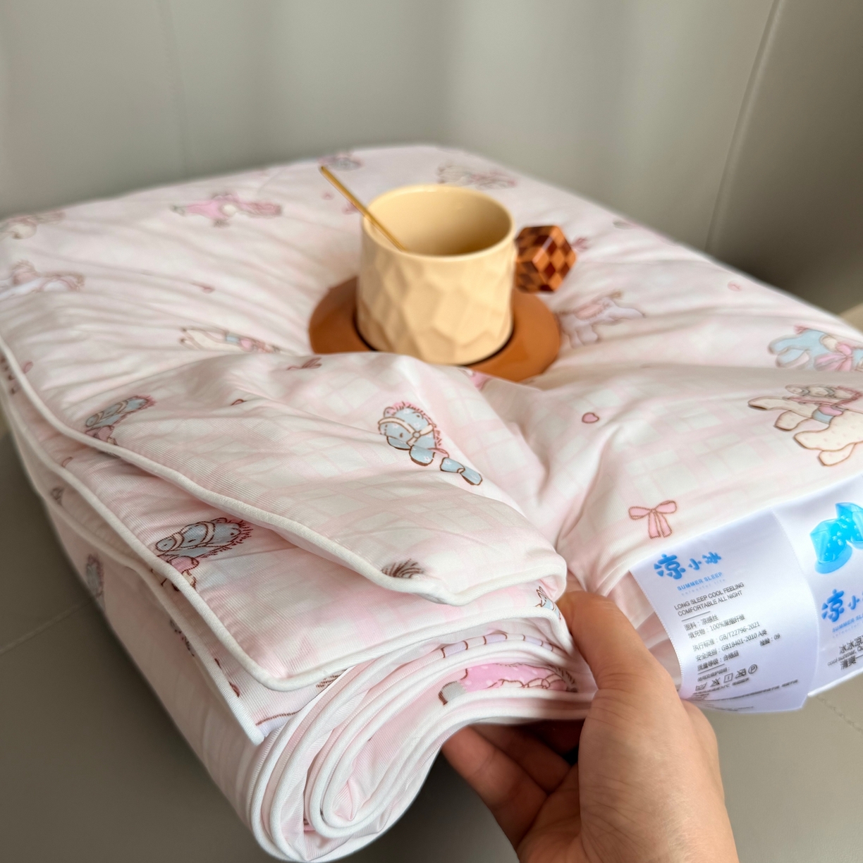 91家纺网 家纺一手货源 找家纺 莱豫家纺 2026春夏新款A类凉感小冰皮夏凉被夏被空调被 可爱小马粉