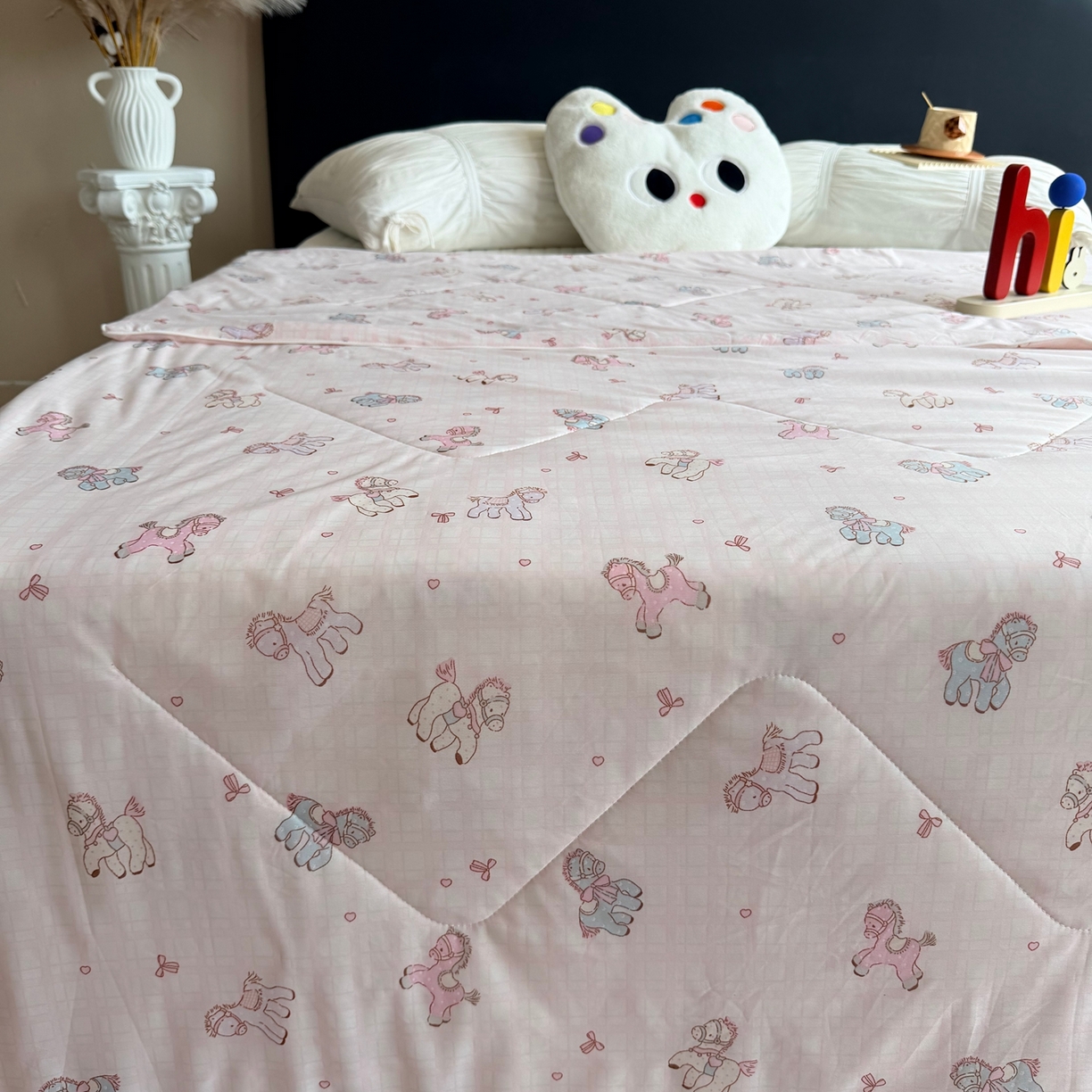 91家纺网 家纺一手货源 找家纺 莱豫家纺 2026春夏新款A类凉感小冰皮夏凉被夏被空调被 可爱小马粉