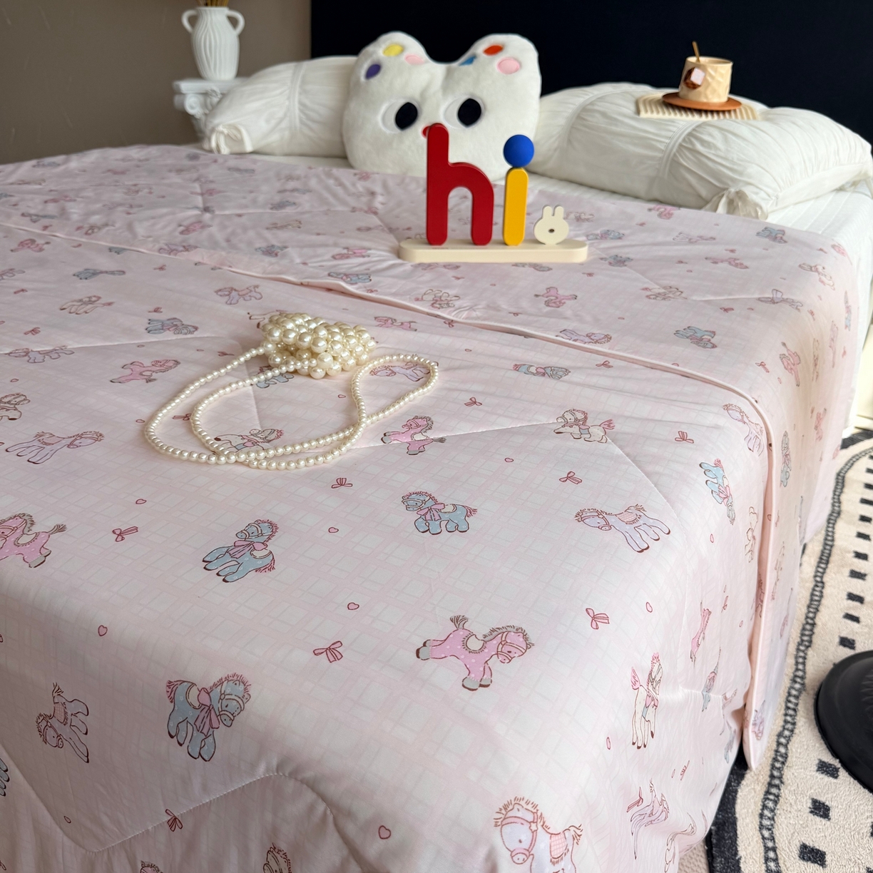 91家纺网 家纺一手货源 找家纺 莱豫家纺 2026春夏新款A类凉感小冰皮夏凉被夏被空调被 可爱小马粉