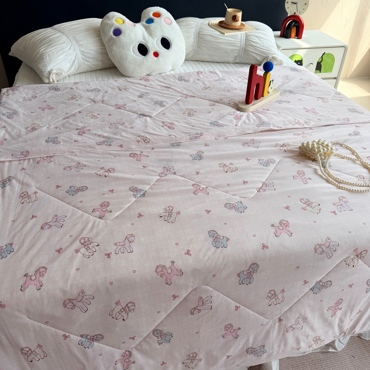 91家纺网 家纺一手货源 找家纺 莱豫家纺 2026春夏新款A类凉感小冰皮夏凉被夏被空调被 可爱小马粉