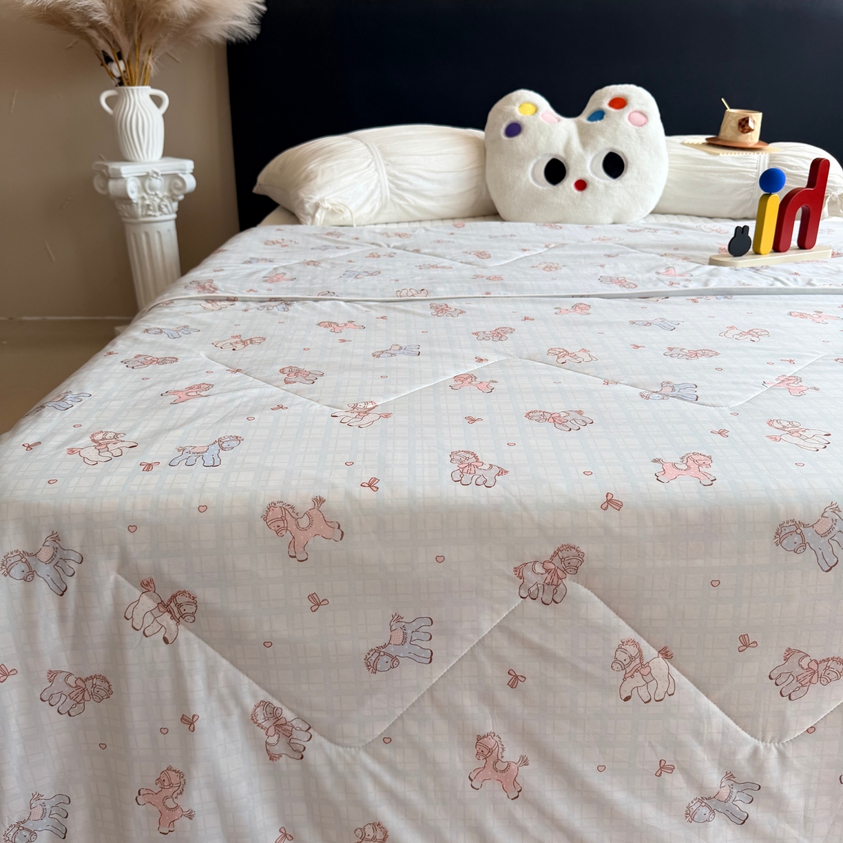 91家纺网 家纺一手货源 找家纺 莱豫家纺 2026春夏新款A类凉感小冰皮夏凉被夏被空调被 可爱小马蓝