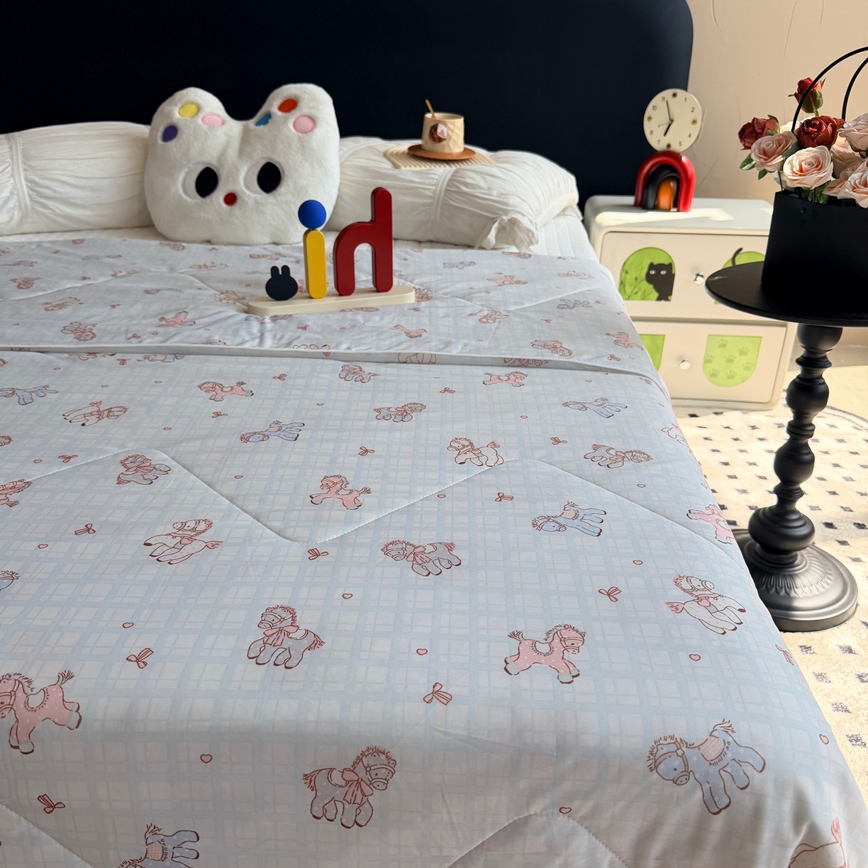 91家纺网 家纺一手货源 找家纺 莱豫家纺 2026春夏新款A类凉感小冰皮夏凉被夏被空调被 可爱小马蓝