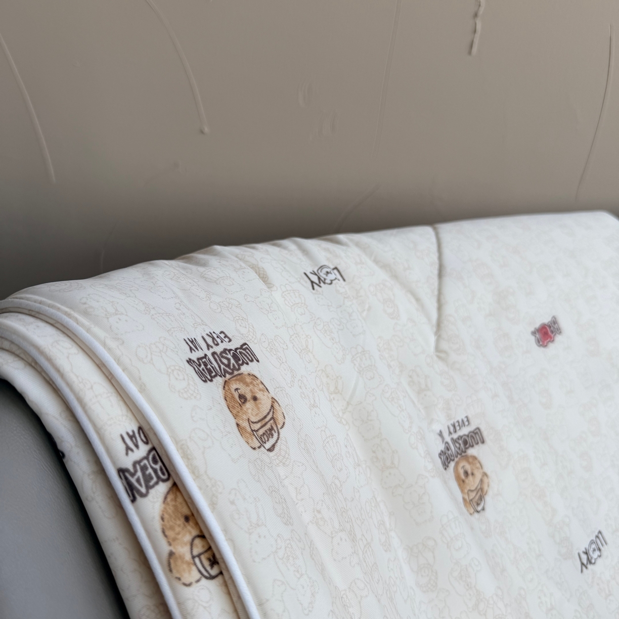 91家纺网 家纺一手货源 找家纺 莱豫家纺 2026春夏新款A类凉感小冰皮夏凉被夏被空调被 可爱小熊