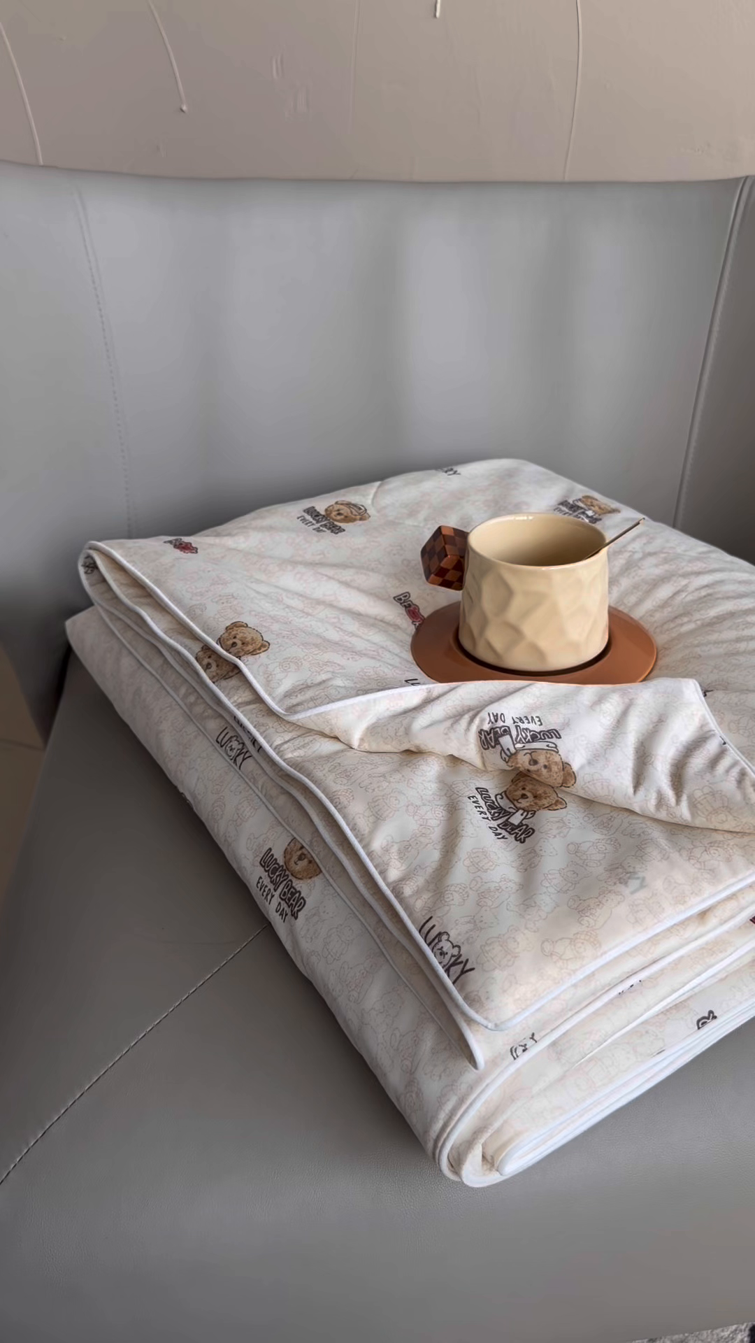 91家纺网 家纺一手货源 找家纺 莱豫家纺 2026春夏新款A类凉感小冰皮夏凉被夏被空调被 可爱小熊