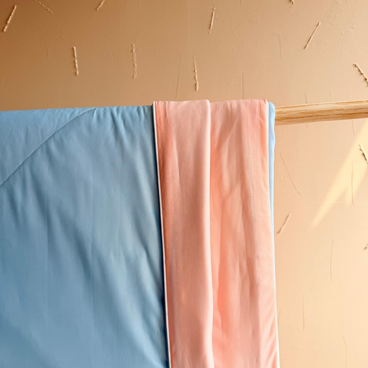 91家纺网 家纺一手货源 找家纺 莱豫家纺 2026春夏新款A类凉感小冰皮夏凉被夏被空调被 可甜可盐