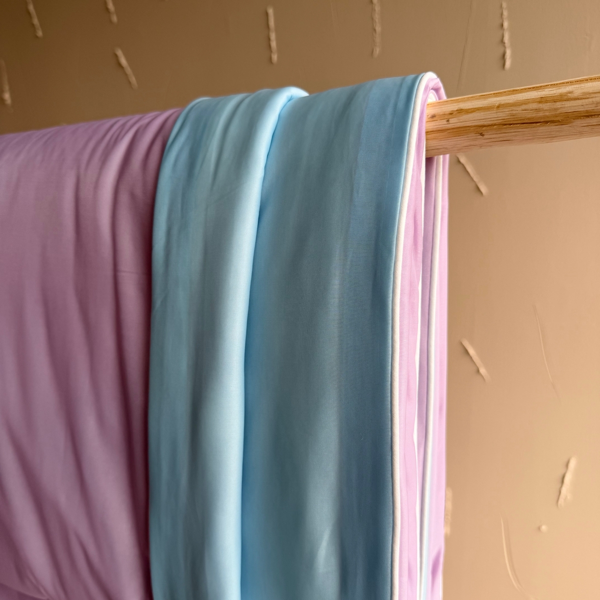 91家纺网 家纺一手货源 找家纺 莱豫家纺 2026春夏新款A类凉感小冰皮夏凉被夏被空调被 梅泥耶