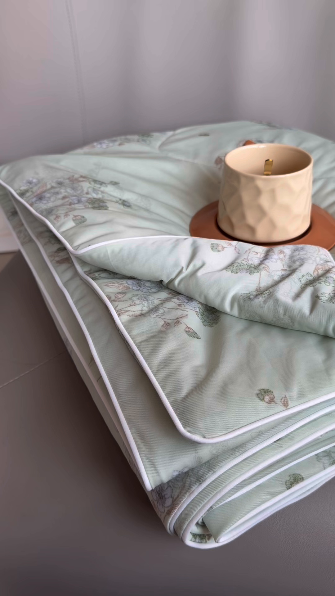 91家纺网 家纺一手货源 找家纺 莱豫家纺 2026春夏新款A类凉感小冰皮夏凉被夏被空调被 弥花集绿