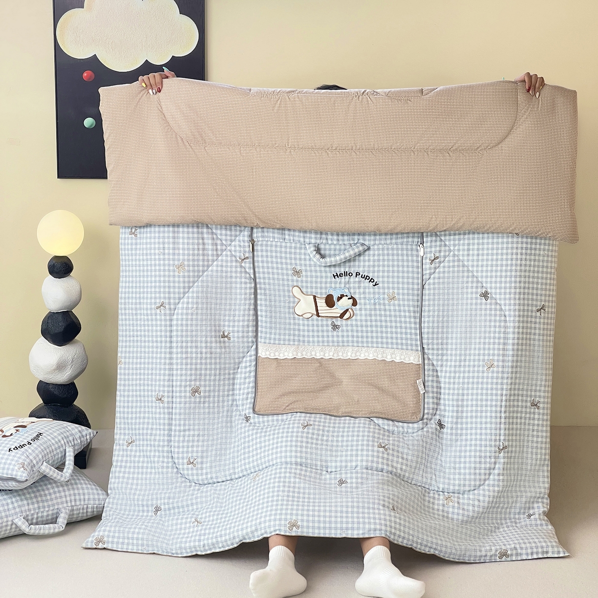 91家纺网 家纺一手货源 找家纺 （总）伊可爱抱枕被 2026新款四季款锦小棉仿棉蕾丝贴布绣抱枕被