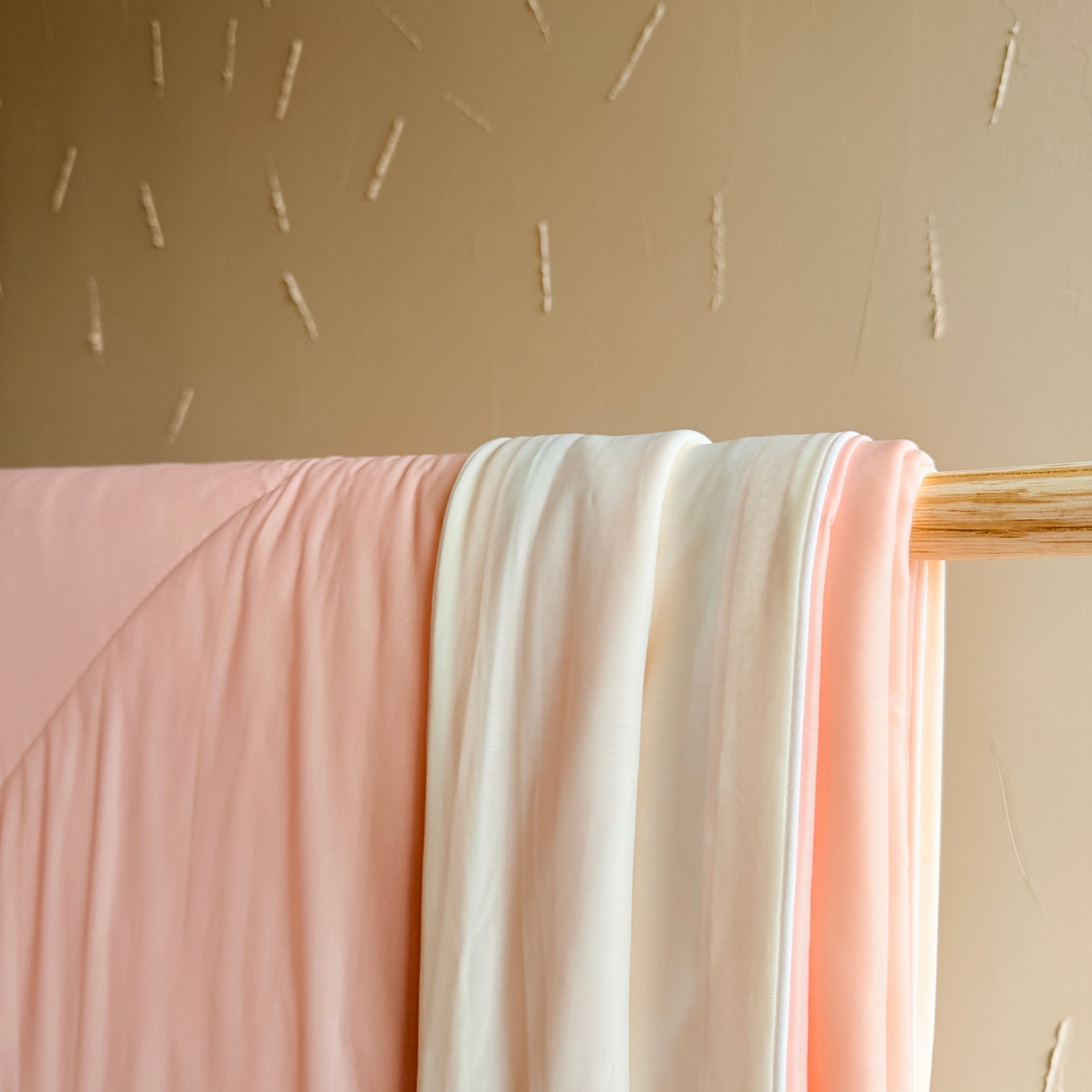 91家纺网 家纺一手货源 找家纺 莱豫家纺 2026春夏新款A类凉感小冰皮夏凉被夏被空调被 蜜桃菠萝