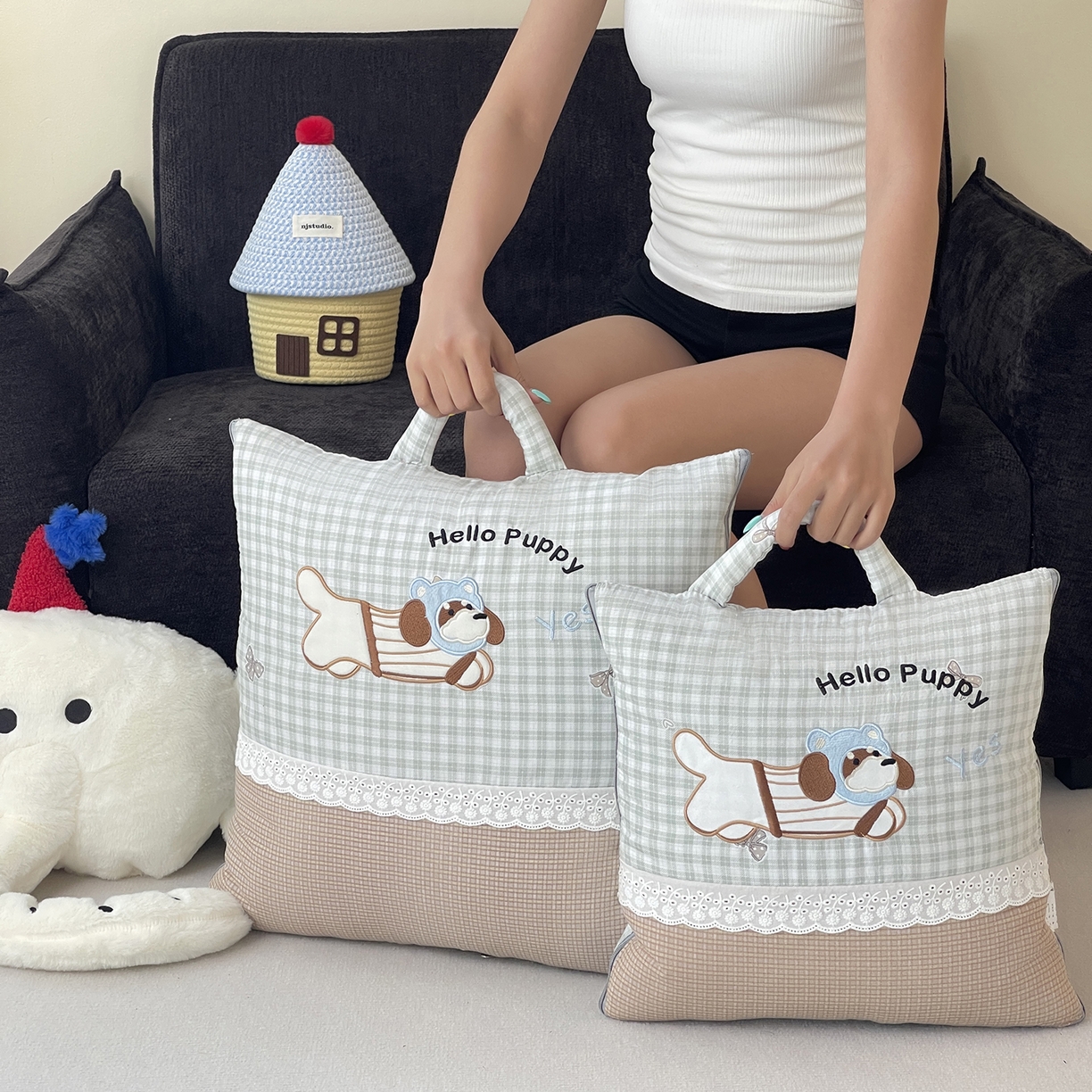 91家纺网 家纺一手货源 找家纺 伊可爱抱枕被 2026新款四季款锦小棉仿棉蕾丝贴布绣抱枕被 锦小绵-格绿