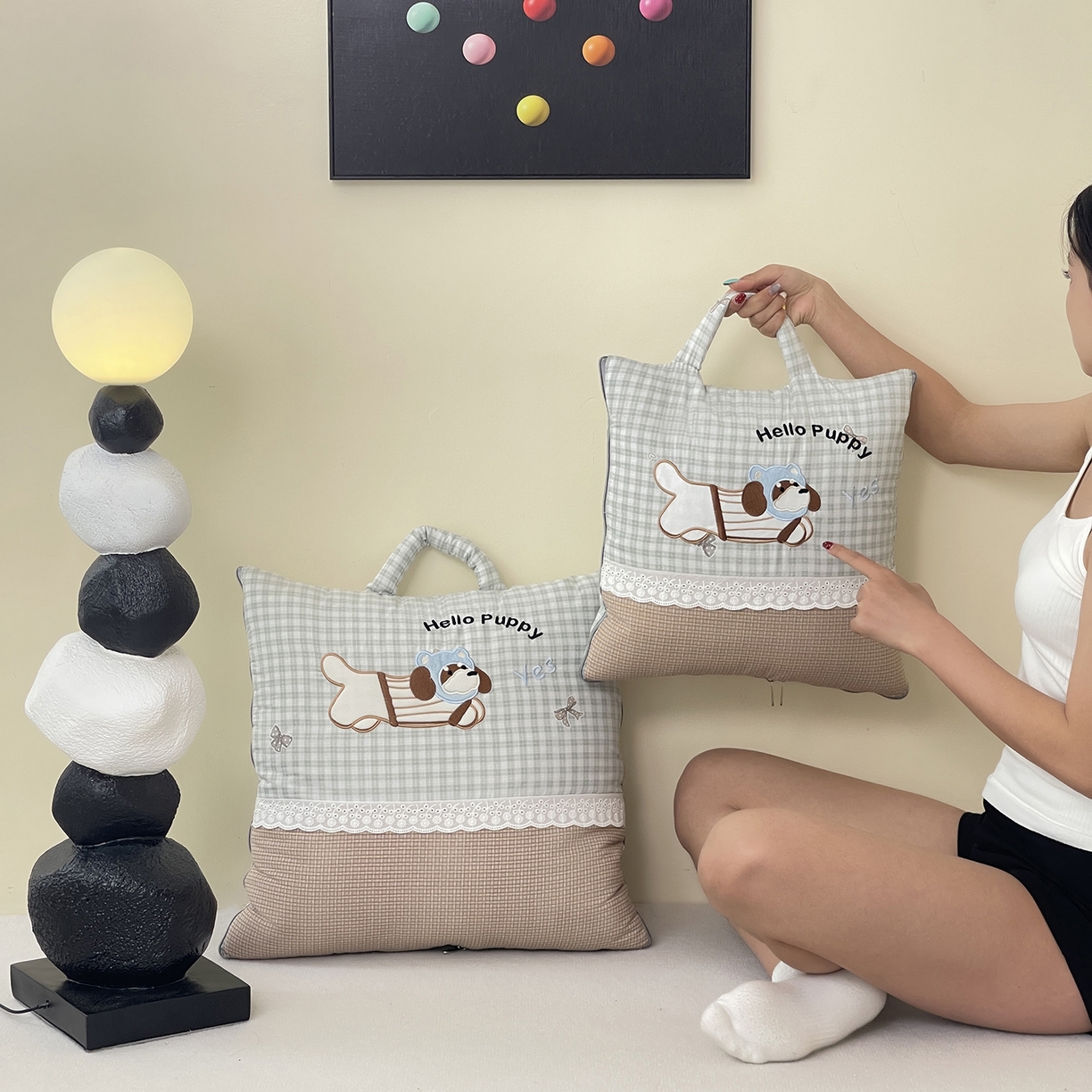 91家纺网 家纺一手货源 找家纺 伊可爱抱枕被 2026新款四季款锦小棉仿棉蕾丝贴布绣抱枕被 锦小绵-格绿