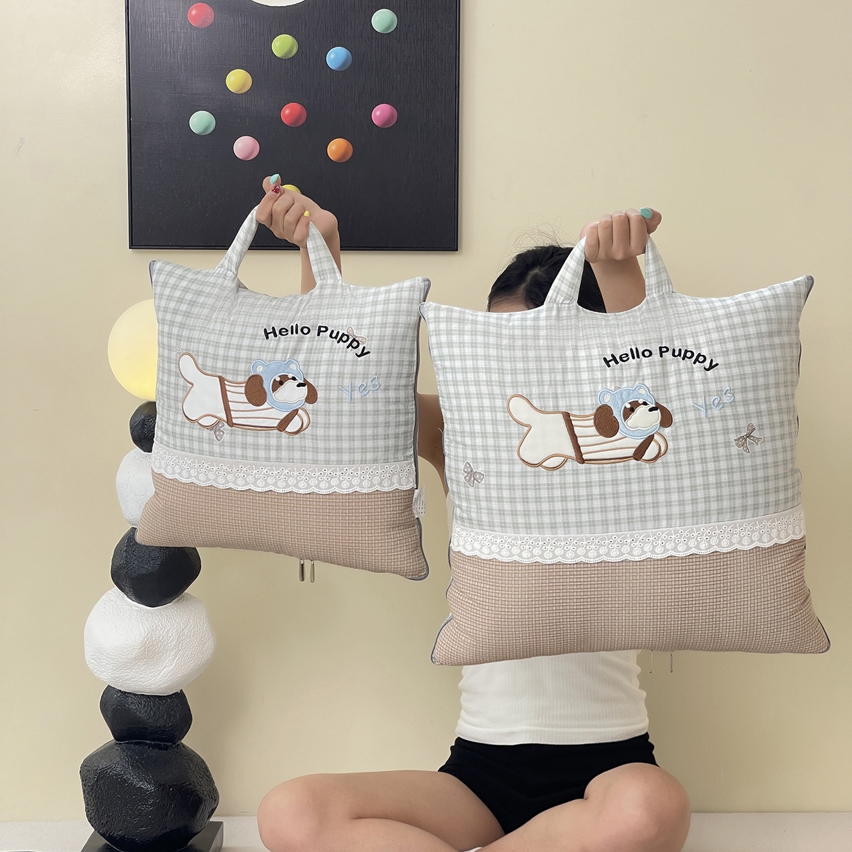 91家纺网 家纺一手货源 找家纺 伊可爱抱枕被 2026新款四季款锦小棉仿棉蕾丝贴布绣抱枕被 锦小绵-格绿