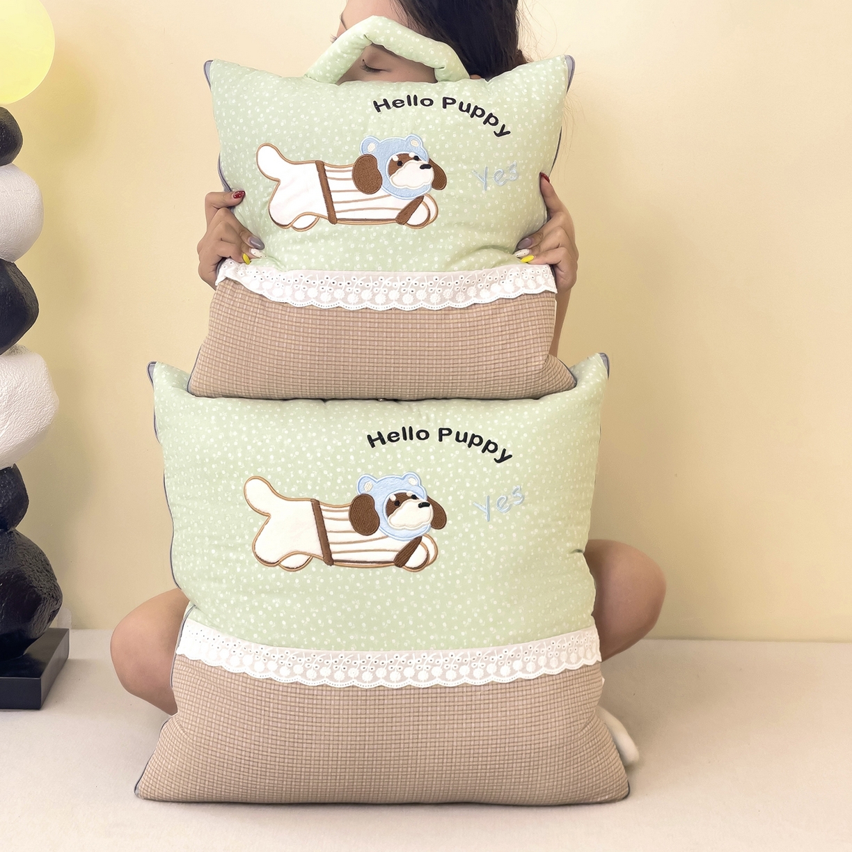 91家纺网 家纺一手货源 找家纺 伊可爱抱枕被 2026新款四季款锦小棉仿棉蕾丝贴布绣抱枕被 锦小绵-果绿