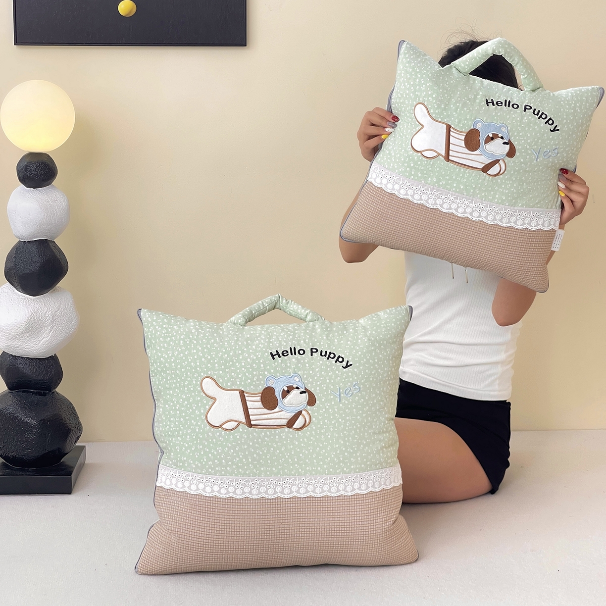 91家纺网 家纺一手货源 找家纺 伊可爱抱枕被 2026新款四季款锦小棉仿棉蕾丝贴布绣抱枕被 锦小绵-果绿