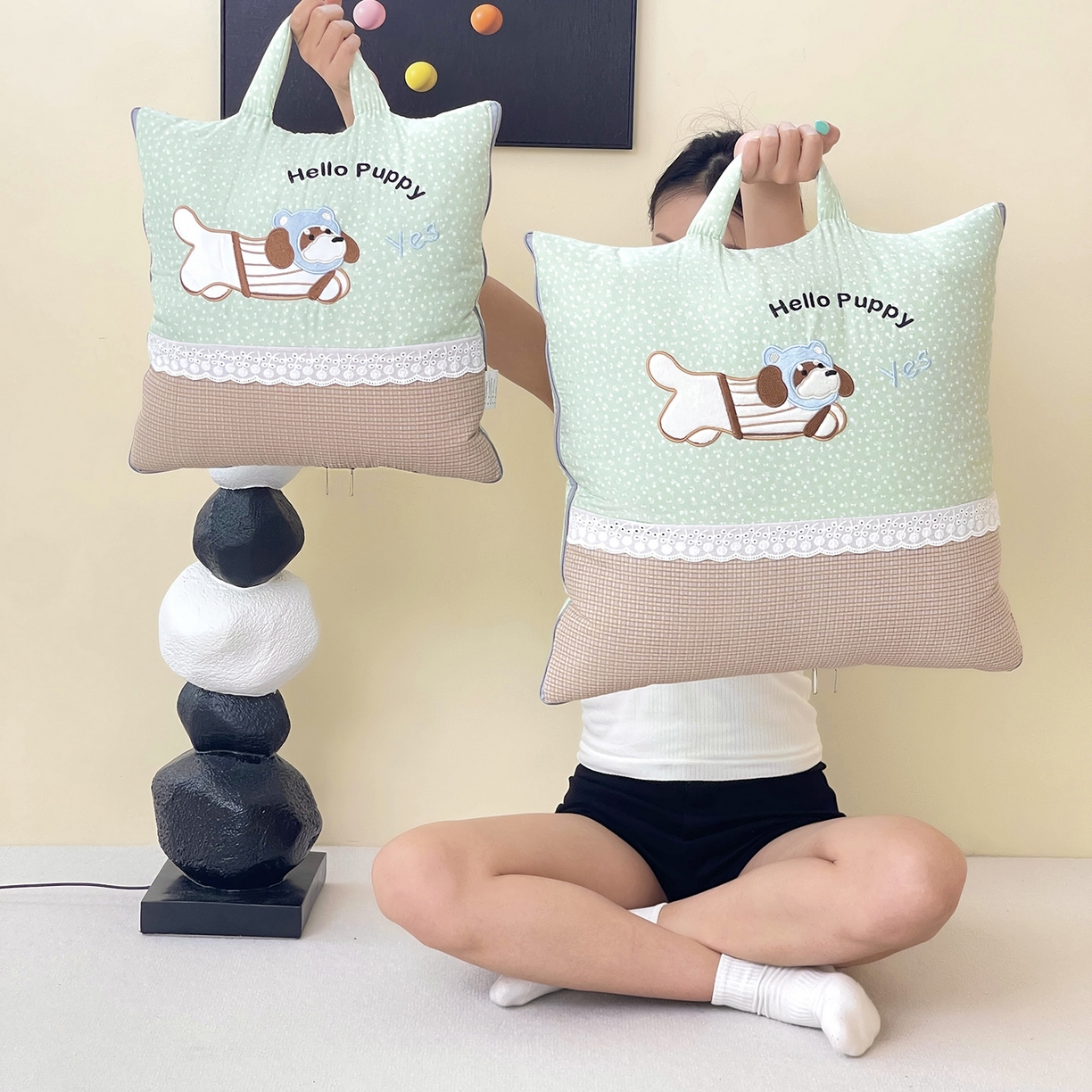 91家纺网 家纺一手货源 找家纺 伊可爱抱枕被 2026新款四季款锦小棉仿棉蕾丝贴布绣抱枕被 锦小绵-果绿