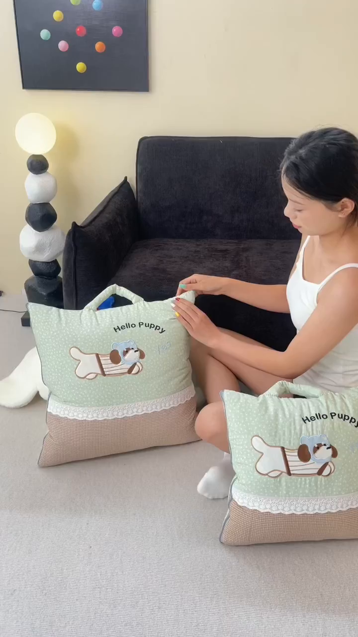 91家纺网 家纺一手货源 找家纺 伊可爱抱枕被 2026新款四季款锦小棉仿棉蕾丝贴布绣抱枕被 锦小绵-果绿