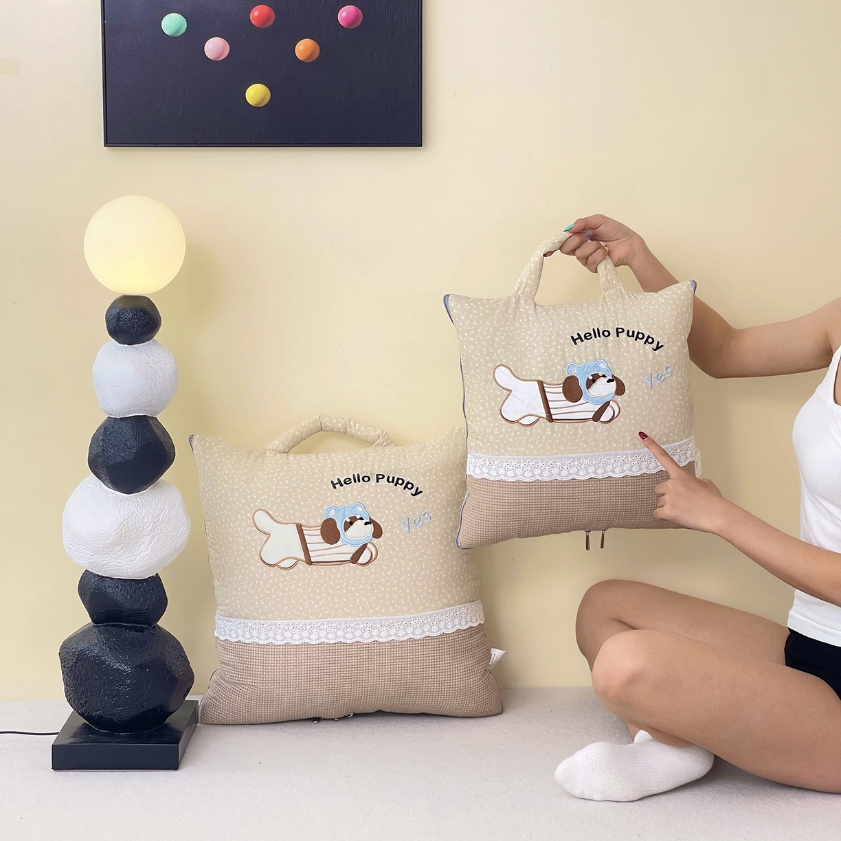 91家纺网 家纺一手货源 找家纺 伊可爱抱枕被 2026新款四季款锦小棉仿棉蕾丝贴布绣抱枕被 锦小绵-卡其