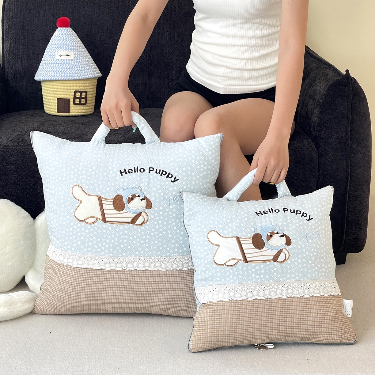 91家纺网 家纺一手货源 找家纺 伊可爱抱枕被 2026新款四季款锦小棉仿棉蕾丝贴布绣抱枕被 锦小绵-浅蓝