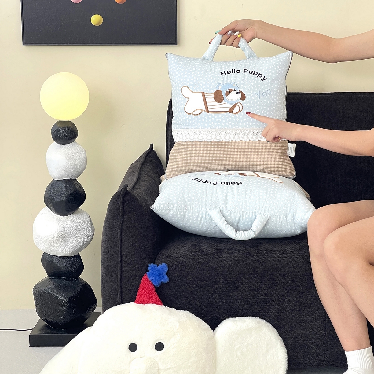 91家纺网 家纺一手货源 找家纺 伊可爱抱枕被 2026新款四季款锦小棉仿棉蕾丝贴布绣抱枕被 锦小绵-浅蓝