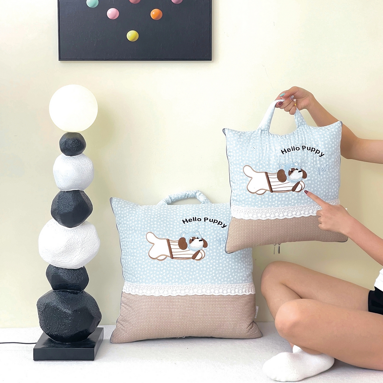 91家纺网 家纺一手货源 找家纺 伊可爱抱枕被 2026新款四季款锦小棉仿棉蕾丝贴布绣抱枕被 锦小绵-浅蓝