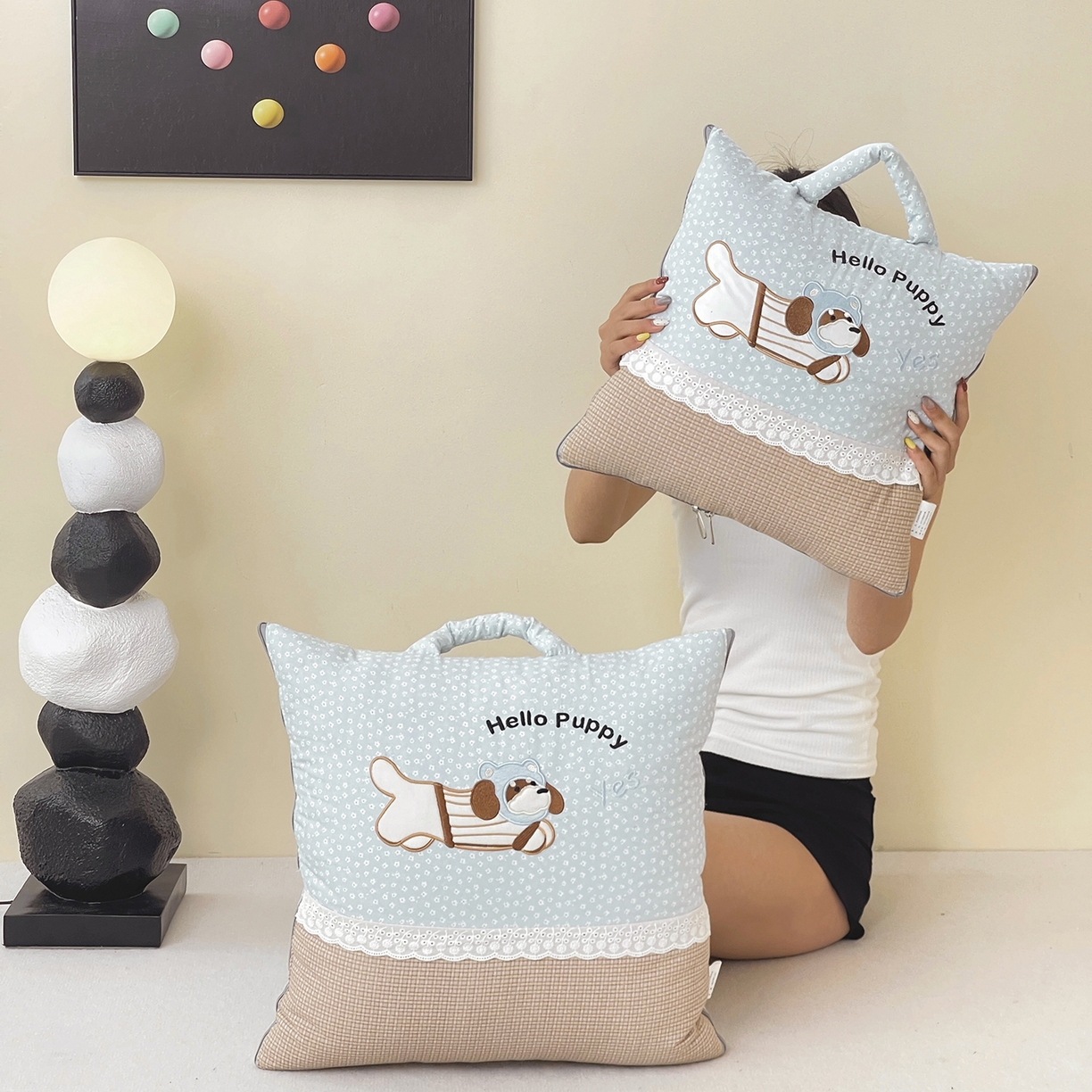 91家纺网 家纺一手货源 找家纺 伊可爱抱枕被 2026新款四季款锦小棉仿棉蕾丝贴布绣抱枕被 锦小绵-浅蓝