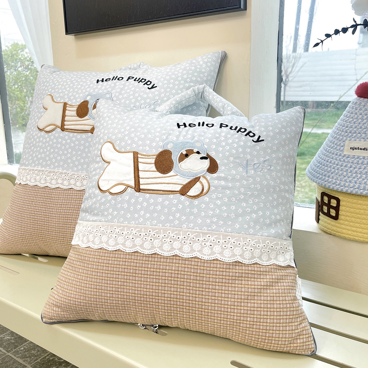 91家纺网 家纺一手货源 找家纺 伊可爱抱枕被 2026新款四季款锦小棉仿棉蕾丝贴布绣抱枕被 锦小绵-浅蓝