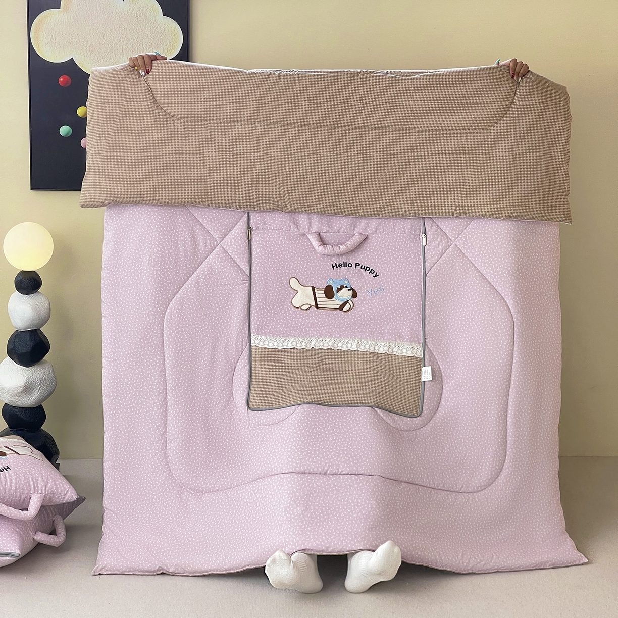 91家纺网 家纺一手货源 找家纺 伊可爱抱枕被 2026新款四季款锦小棉仿棉蕾丝贴布绣抱枕被 锦小绵-紫粉