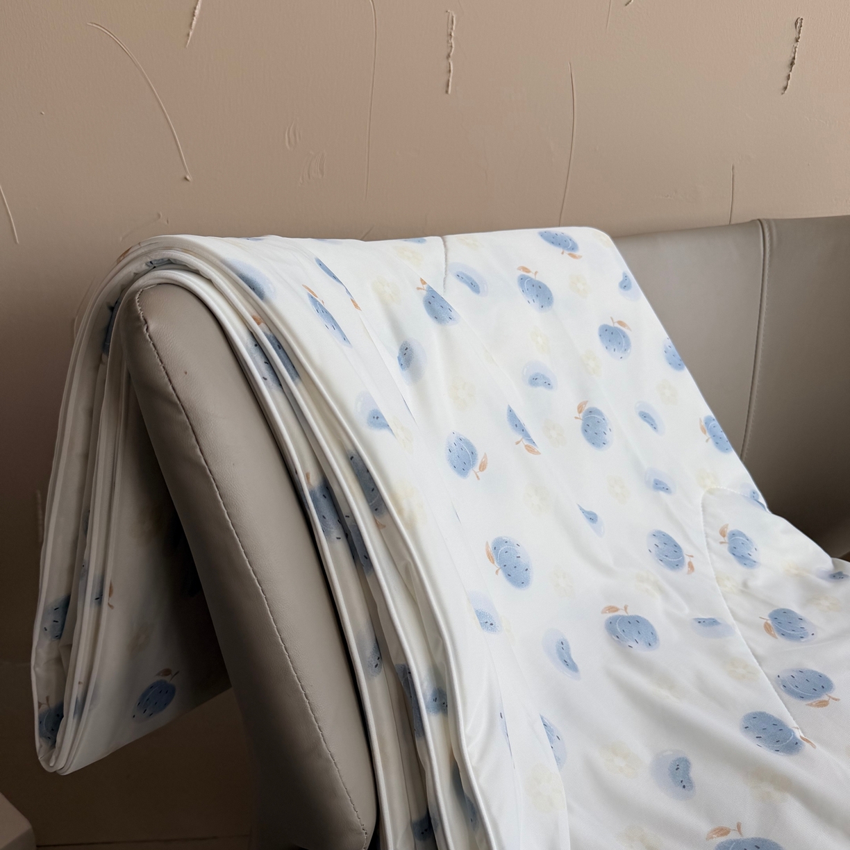 91家纺网 家纺一手货源 找家纺 莱豫家纺 2026春夏新款A类凉感小冰皮夏凉被夏被空调被 夏日桃桃