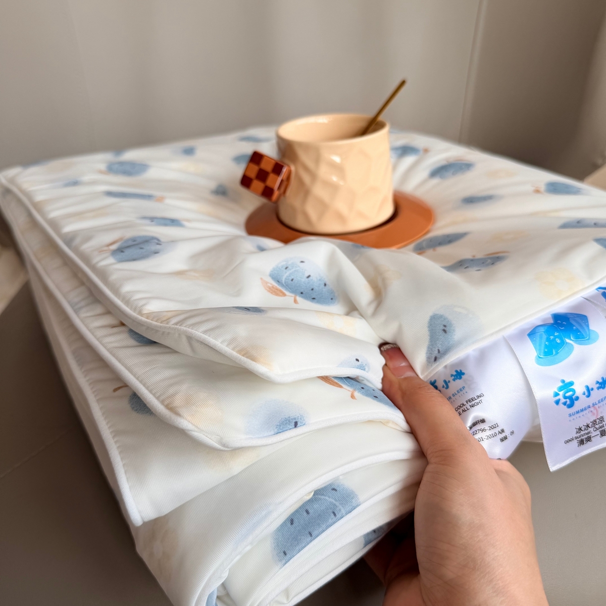 91家纺网 家纺一手货源 找家纺 莱豫家纺 2026春夏新款A类凉感小冰皮夏凉被夏被空调被 夏日桃桃