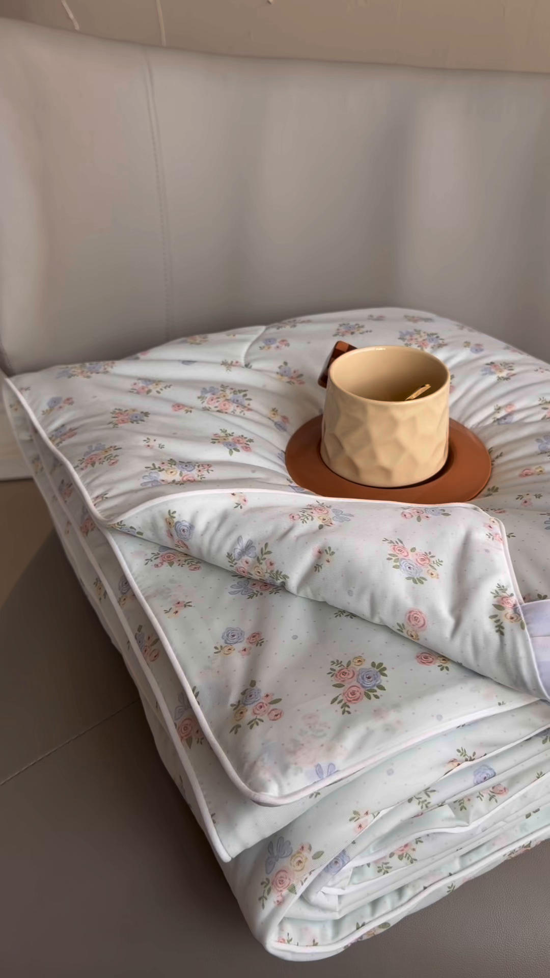 91家纺网 家纺一手货源 找家纺 莱豫家纺 2026春夏新款A类凉感小冰皮夏凉被夏被空调被 夏日小花