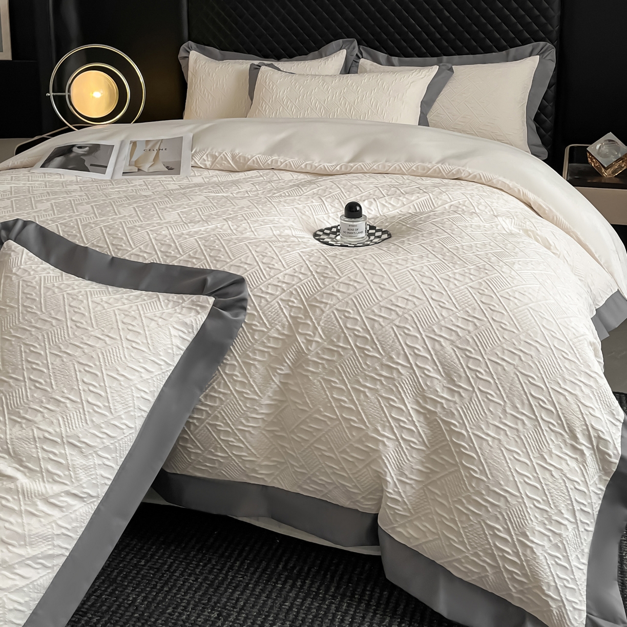 91家纺网 家纺一手货源 找家纺 澳梵家居 2026新款A类法式立体浮雕双层提花水洗冰丝四件套 卢浮宫-暖白