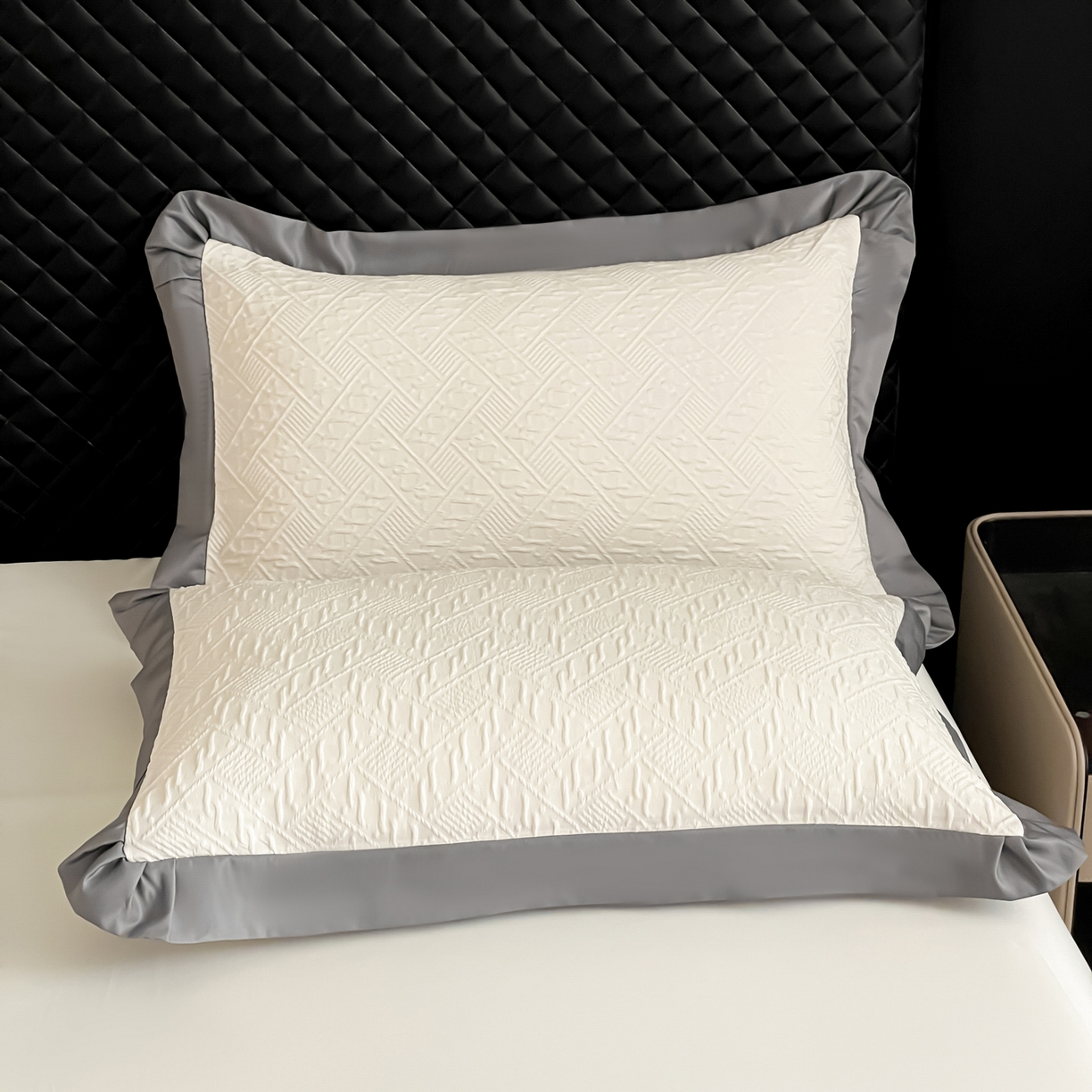 91家纺网 家纺一手货源 找家纺 澳梵家居 2026新款A类法式立体浮雕双层提花水洗冰丝四件套 卢浮宫-暖白