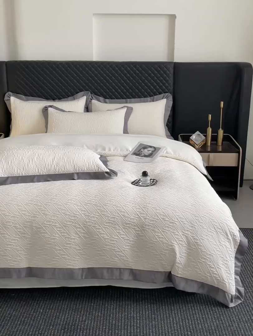 91家纺网 家纺一手货源 找家纺 澳梵家居 2026新款A类法式立体浮雕双层提花水洗冰丝四件套 卢浮宫-暖白