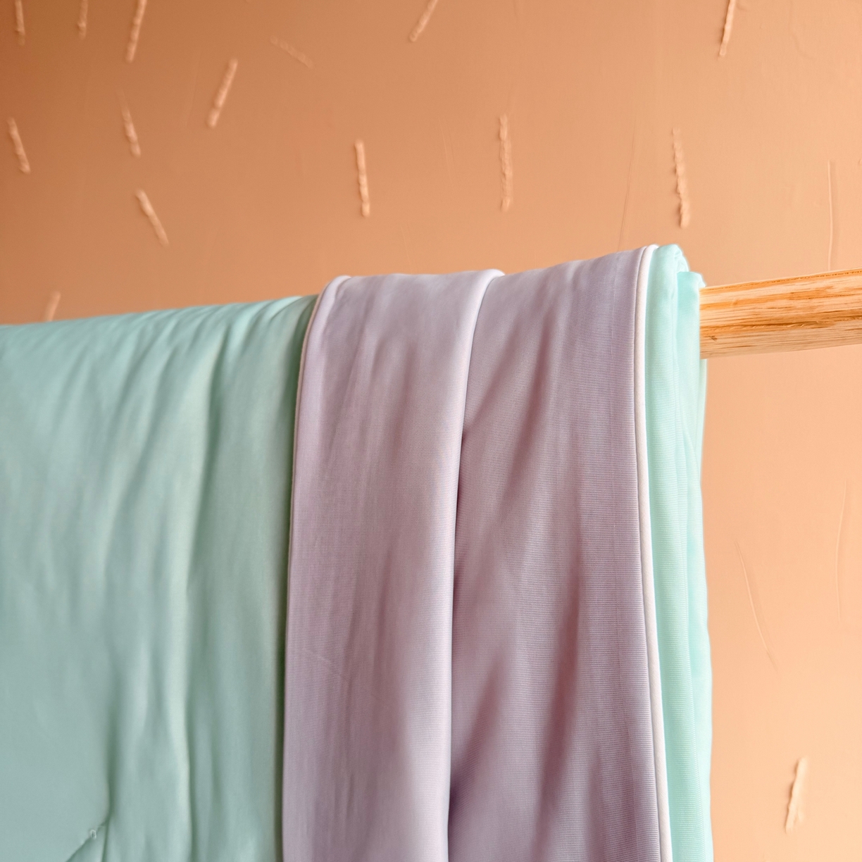 91家纺网 家纺一手货源 找家纺 莱豫家纺 2026春夏新款A类凉感小冰皮夏凉被夏被空调被 香草奶冻