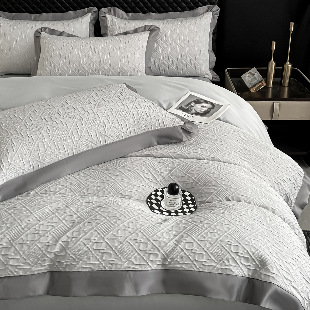 91家纺网 家纺一手货源 找家纺 澳梵家居 2026新款A类法式立体浮雕双层提花水洗冰丝四件套 卢浮宫-浅灰