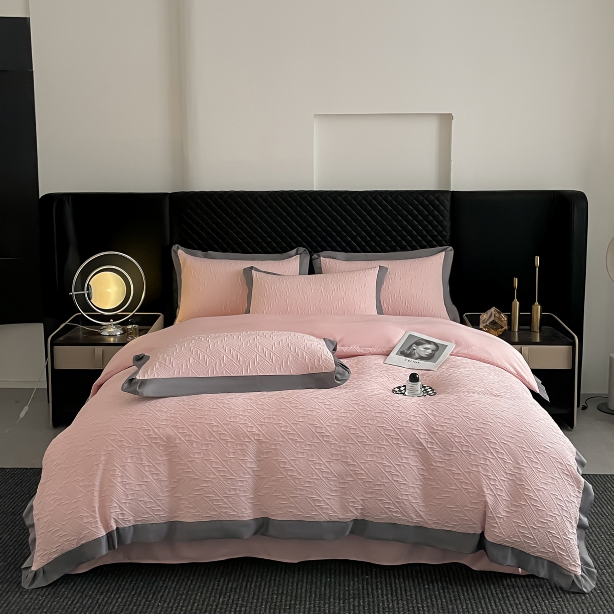 91家纺网 家纺一手货源 找家纺 澳梵家居 2026新款A类法式立体浮雕双层提花水洗冰丝四件套 卢浮宫-桃粉