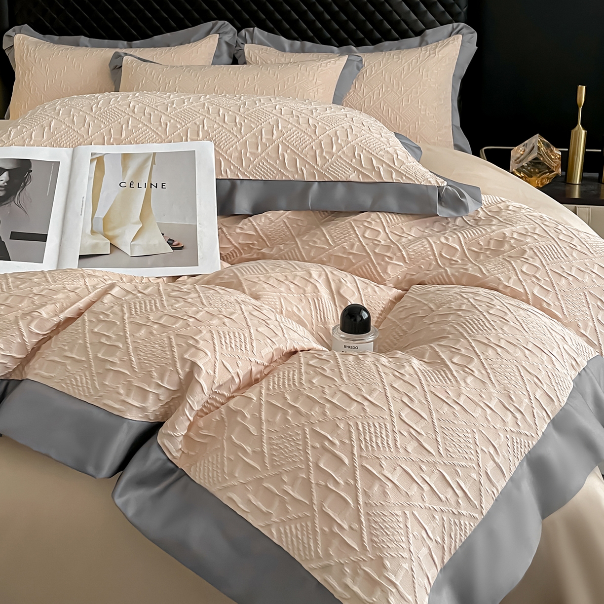 91家纺网 家纺一手货源 找家纺 澳梵家居 2026新款A类法式立体浮雕双层提花水洗冰丝四件套 卢浮宫-香槟