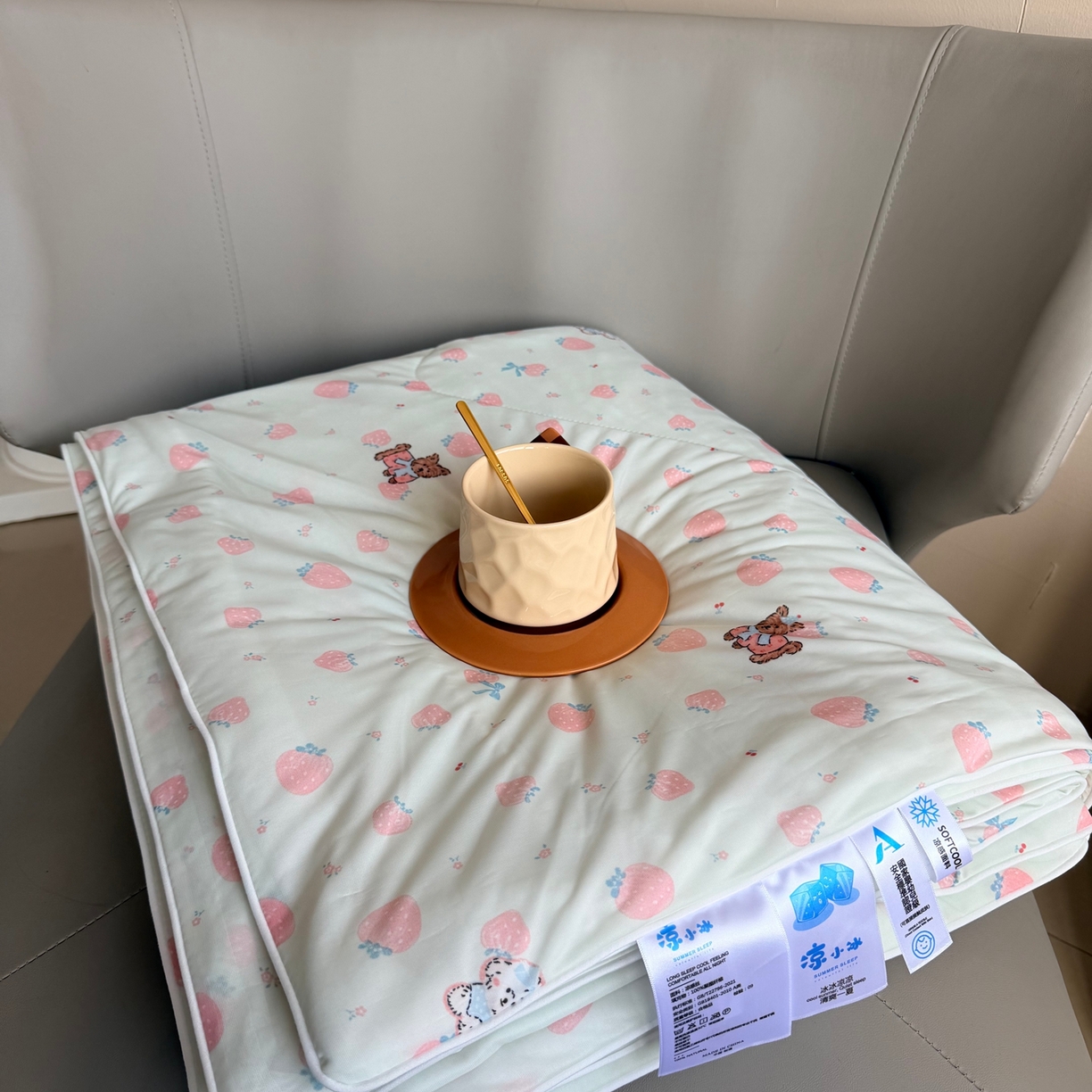 91家纺网 家纺一手货源 找家纺 莱豫家纺 2026春夏新款A类凉感小冰皮夏凉被夏被空调被 小草莓绿