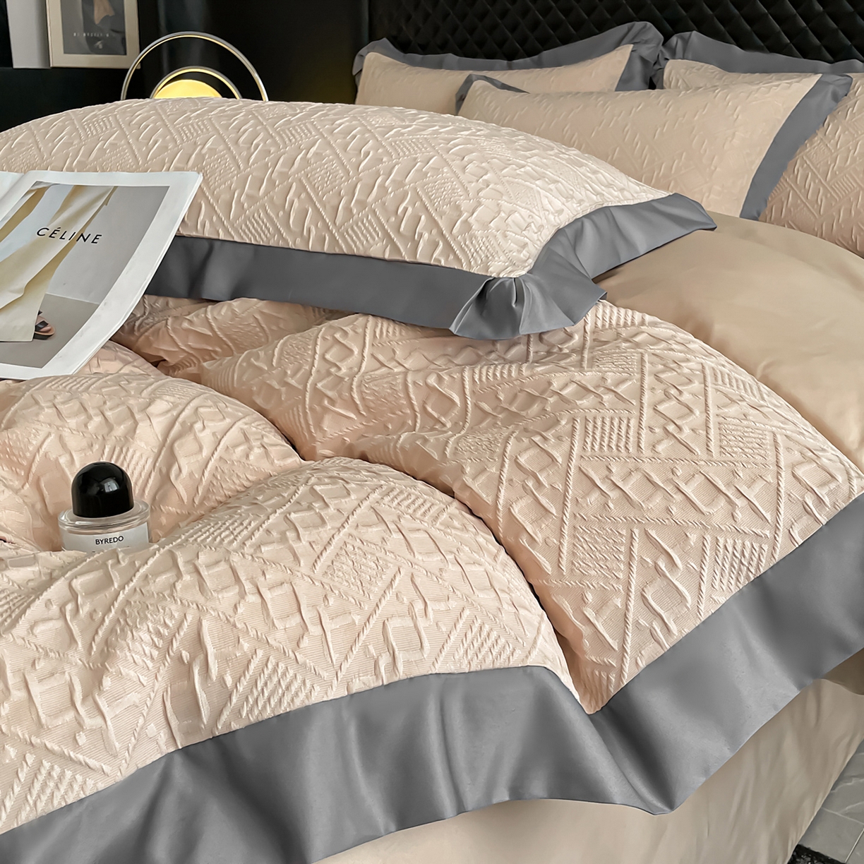 91家纺网 家纺一手货源 找家纺 澳梵家居 2026新款A类法式立体浮雕双层提花水洗冰丝四件套 卢浮宫-香槟