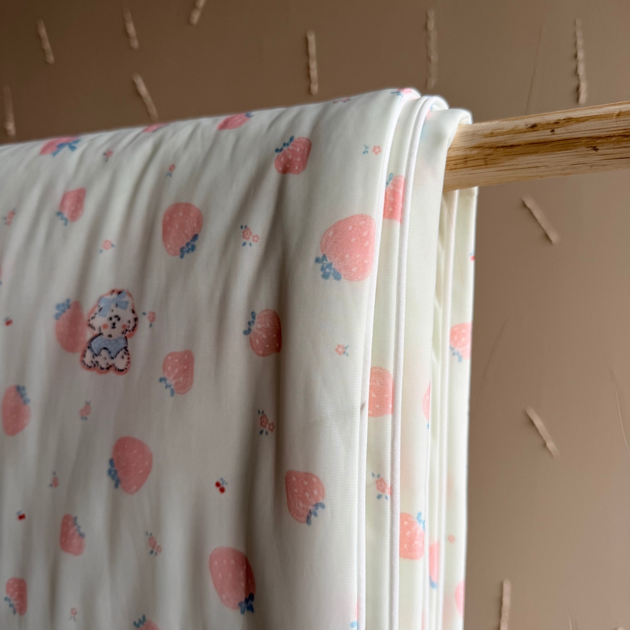 91家纺网 家纺一手货源 找家纺 莱豫家纺 2026春夏新款A类凉感小冰皮夏凉被夏被空调被 小草莓绿