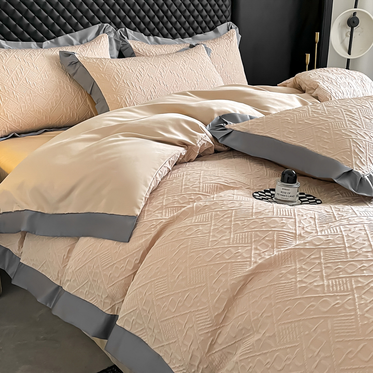 91家纺网 家纺一手货源 找家纺 澳梵家居 2026新款A类法式立体浮雕双层提花水洗冰丝四件套 卢浮宫-香槟