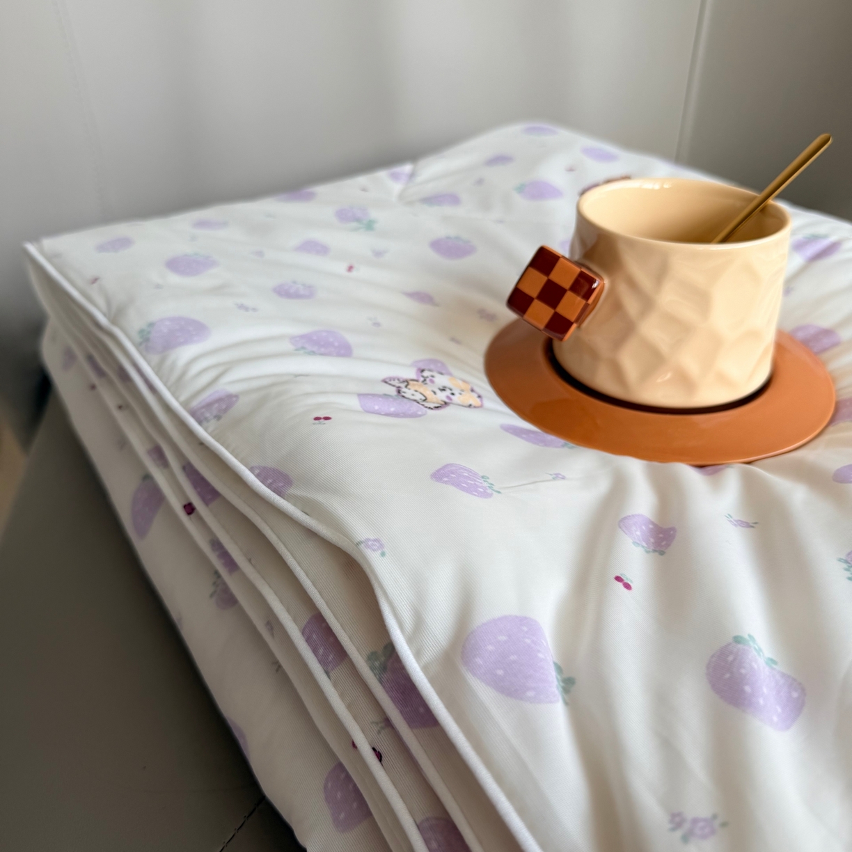 91家纺网 家纺一手货源 找家纺 莱豫家纺 2026春夏新款A类凉感小冰皮夏凉被夏被空调被 小草莓紫