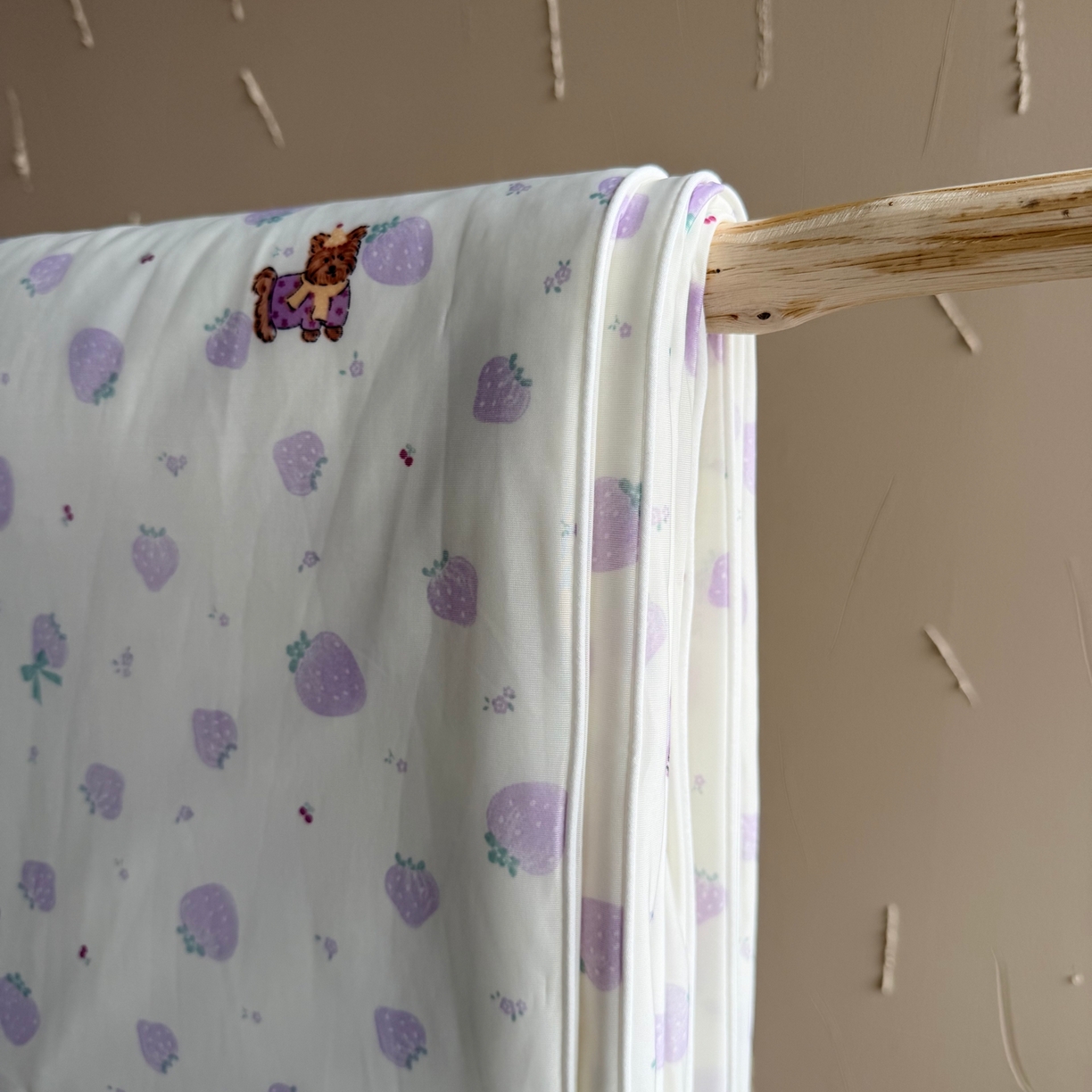 91家纺网 家纺一手货源 找家纺 莱豫家纺 2026春夏新款A类凉感小冰皮夏凉被夏被空调被 小草莓紫