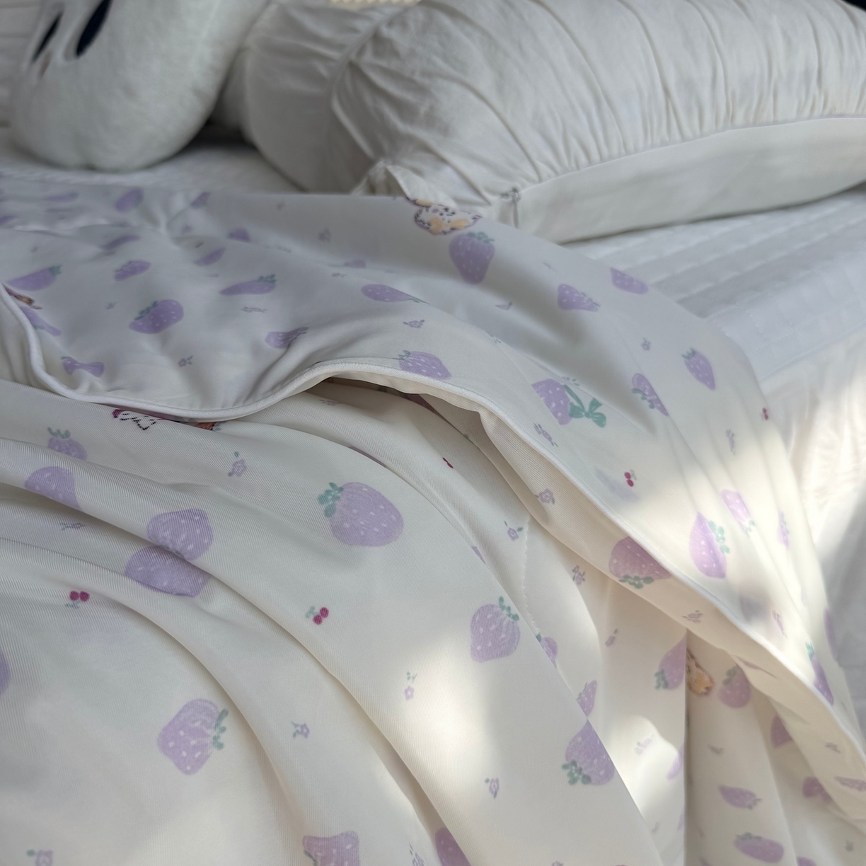 91家纺网 家纺一手货源 找家纺 莱豫家纺 2026春夏新款A类凉感小冰皮夏凉被夏被空调被 小草莓紫