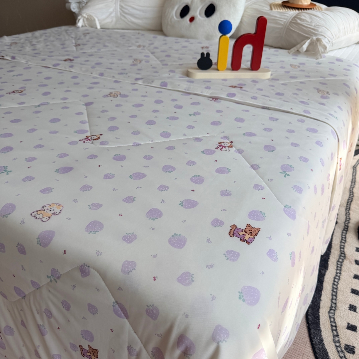 91家纺网 家纺一手货源 找家纺 莱豫家纺 2026春夏新款A类凉感小冰皮夏凉被夏被空调被 小草莓紫