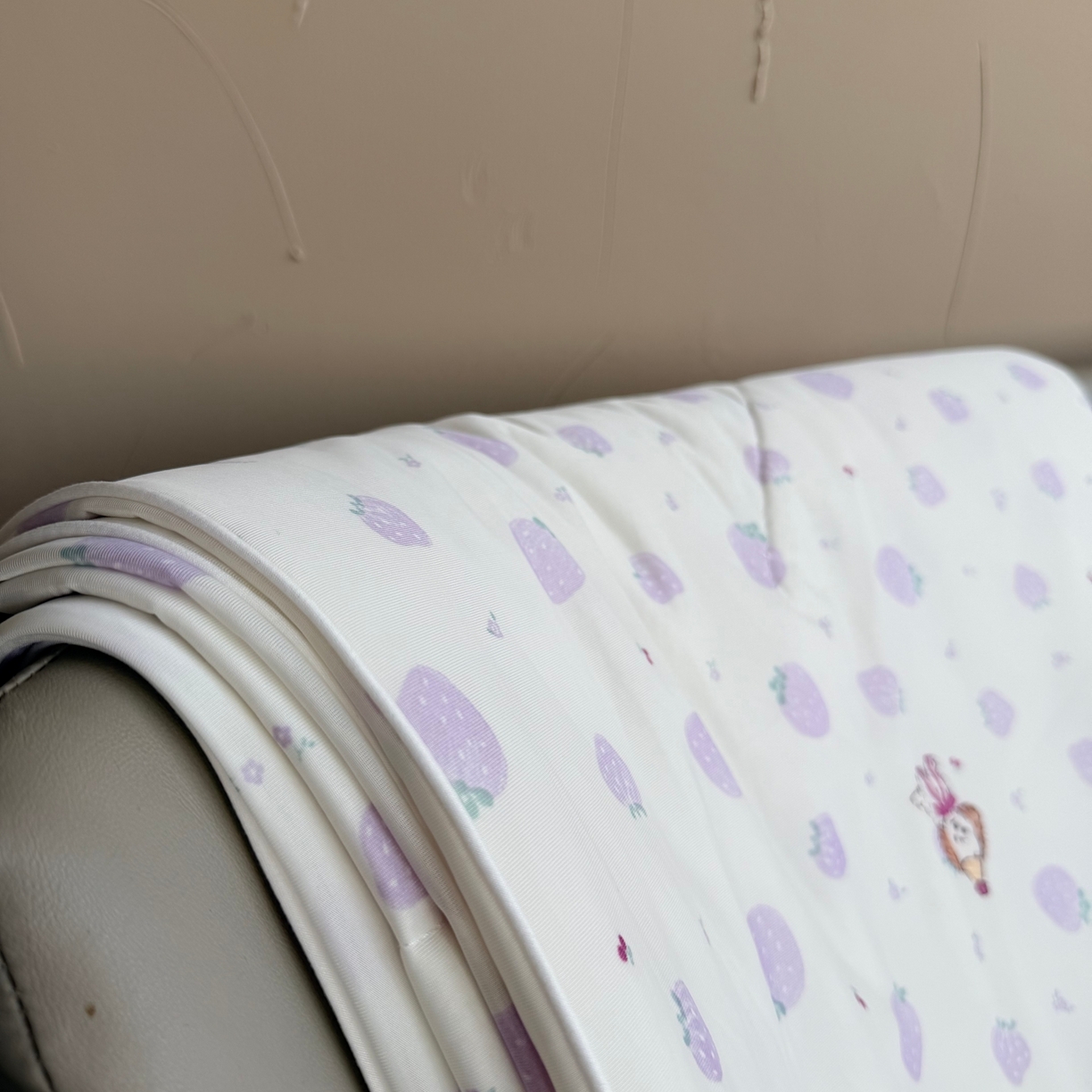 91家纺网 家纺一手货源 找家纺 莱豫家纺 2026春夏新款A类凉感小冰皮夏凉被夏被空调被 小草莓紫