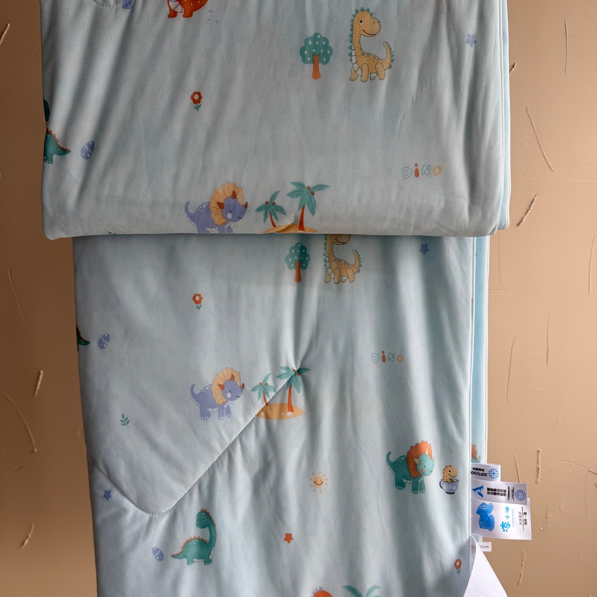 91家纺网 家纺一手货源 找家纺 莱豫家纺 2026春夏新款A类凉感小冰皮夏凉被夏被空调被 小恐龙